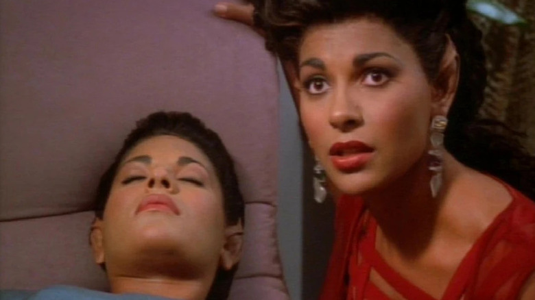 Fenna looking worried beside an unconscious Nidell on Star Trek: Deep Space Nine