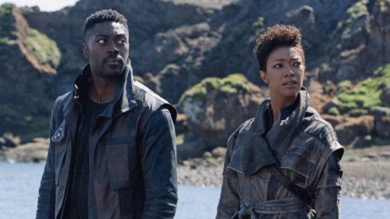 David Ajala and Sonequa Martin-Green in Star Trek: Discovery