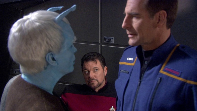 Riker watching Shran and Archer talking on Star Trek: Enterprise
