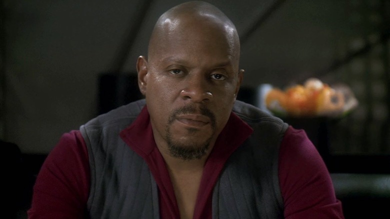 Sisko leans forward and talks into the camera in Star Trek: Deep Space Nine