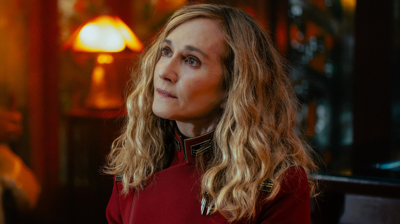 Nahla Ake looking up at someone on Star Trek: Starfleet Academy