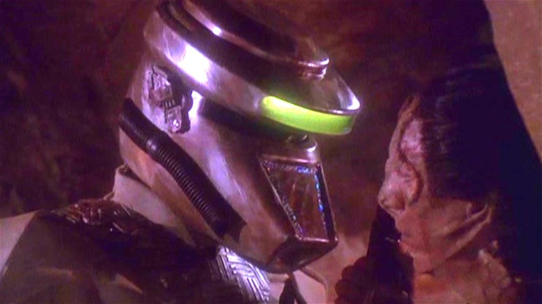 A Breen choking Cardassian