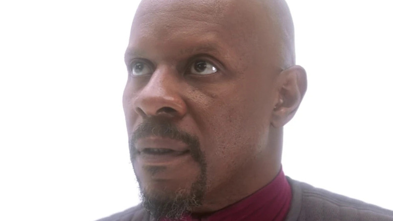 Benjamin Sisko looking concerned and surrounded by light in Star Trek: Deep Space Nine