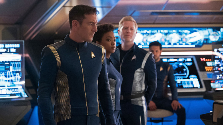 Lorca and the bridge crew of Discovery in Star Trek: Discovery