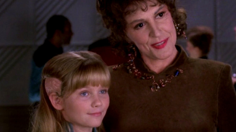 Lwaxana standing with Hedril
