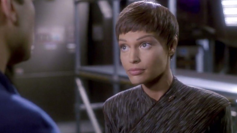 T'Pol raising her eyebrows