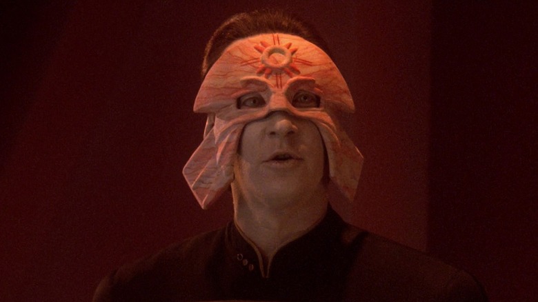 Data wearing a clay mask in "Star Trek: The Next Generation"