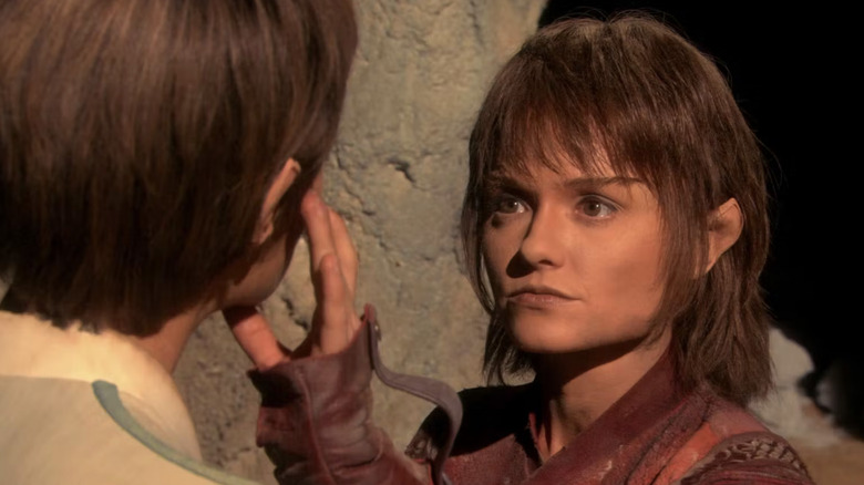 T'Pau mind melds with another Vulcan in Enterprise.