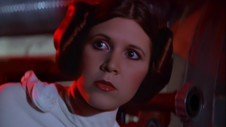 Leia Organa leaning to side