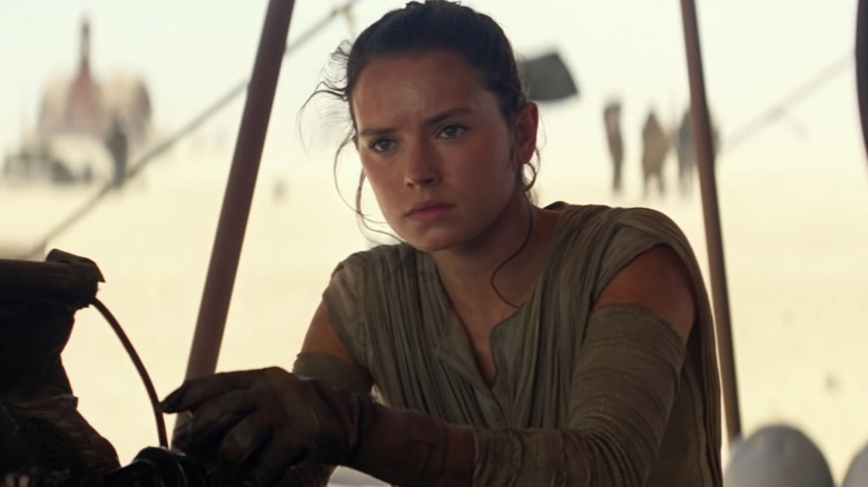 Rey working on Jakku