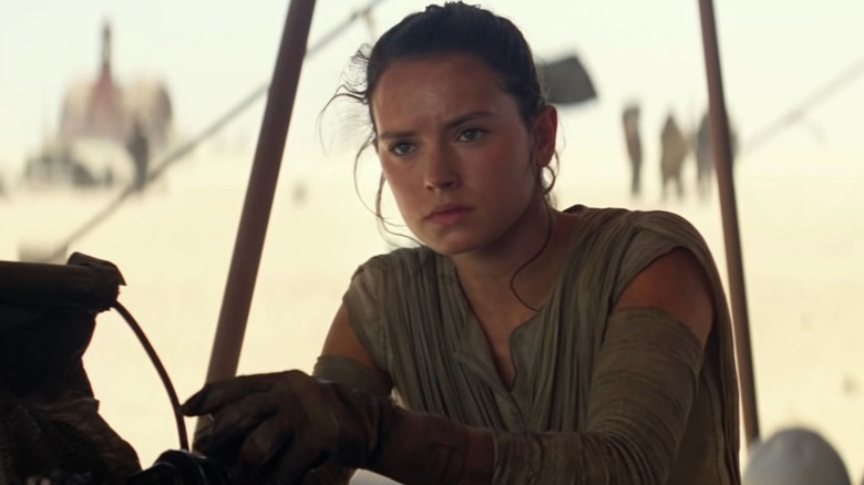 Rey working on Jakku