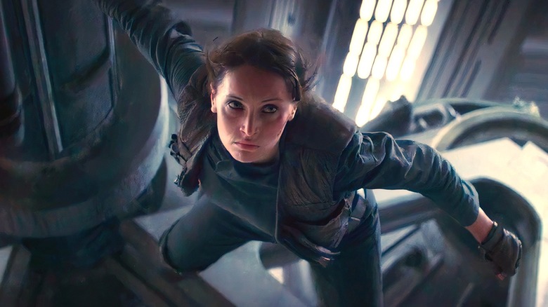 Jyn Erso wearing brown vest