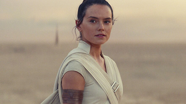 Rey explores Tatooine