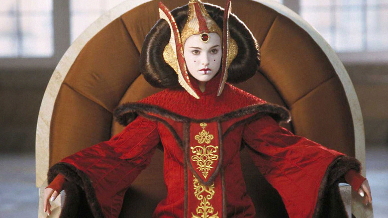 Padme in full Queen outfit