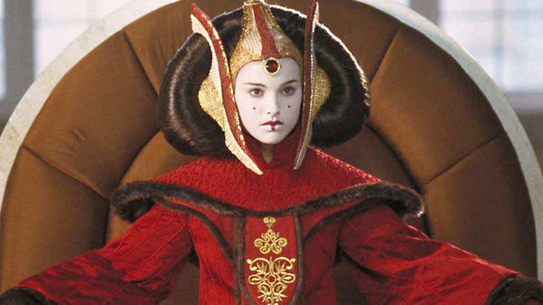 Padme in full Queen outfit