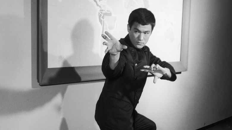 Bruce Lee preparing to fight