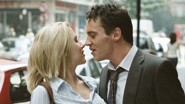 Nola and Chris almost kissing on the street in Match Point (2005)