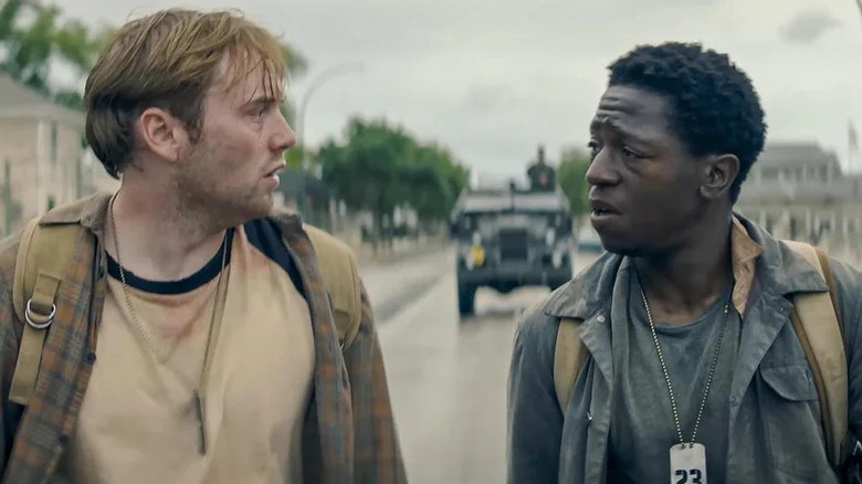 Ray and Pete looking at each other in The Long Walk