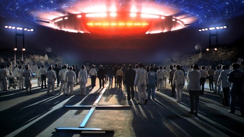 Crowd watching the spaceship in Close Encounters