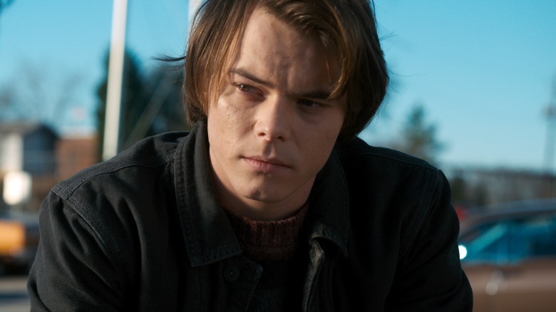 Jonathan talking to Nancy in Stranger Things