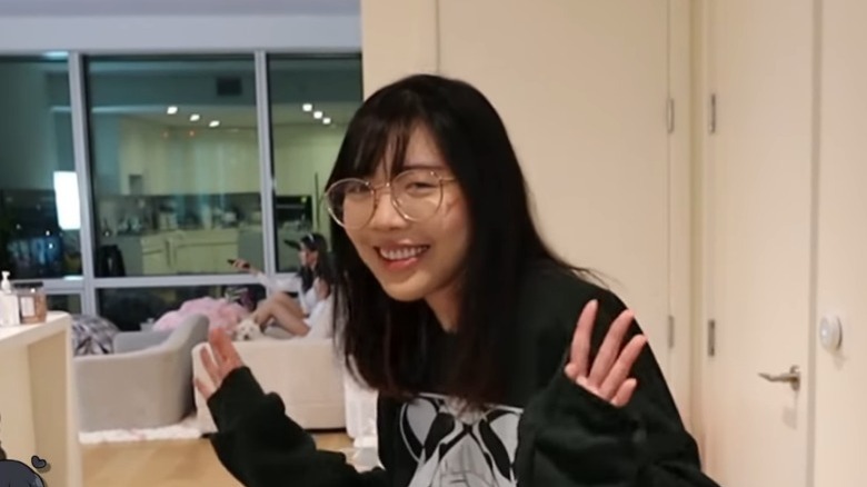 lilypichu apartment tour
