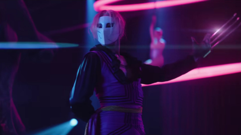 Vega posing with his claw hand in Street Fighter