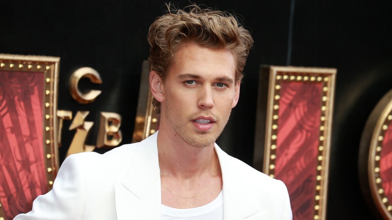 Austin Butler posing on red carpet