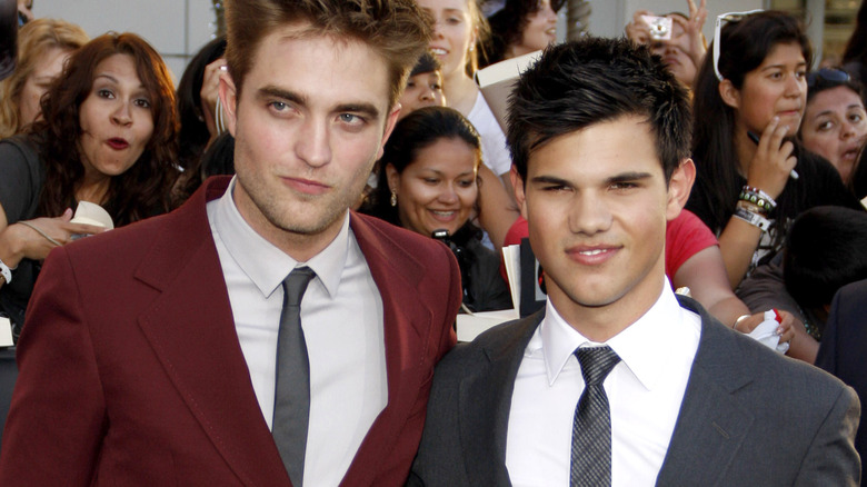 Robert Pattinson and Taylor Lautner looking comfortable