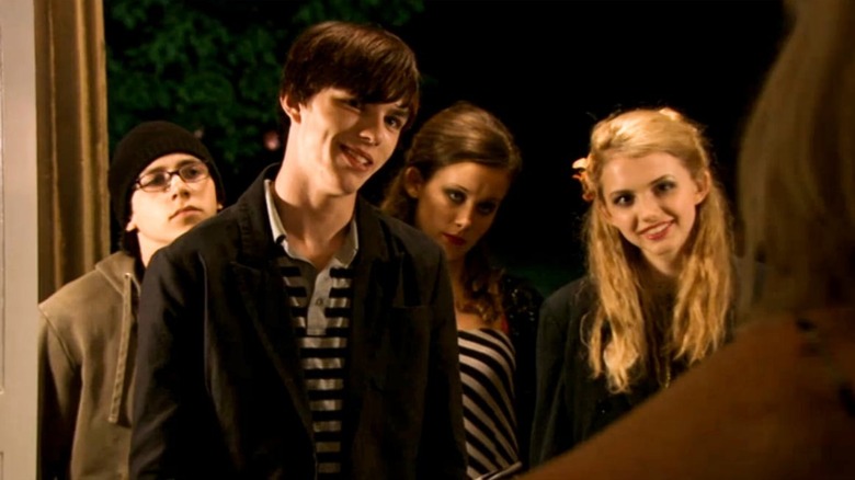 Tony and Cassie at someone's door on Skins