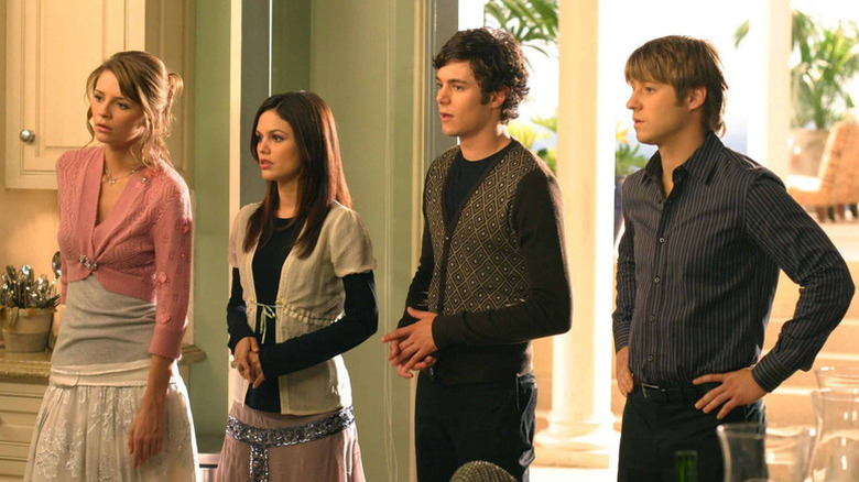 Marissa Summer Seth and Ryan in the kitchen looking concerned on The O.C.
