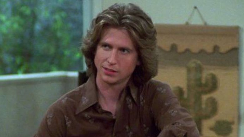 Randy sitting and listening on "That '70s Show"