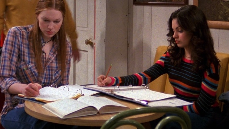 Donna and Jackie studying in "That 70's Show"