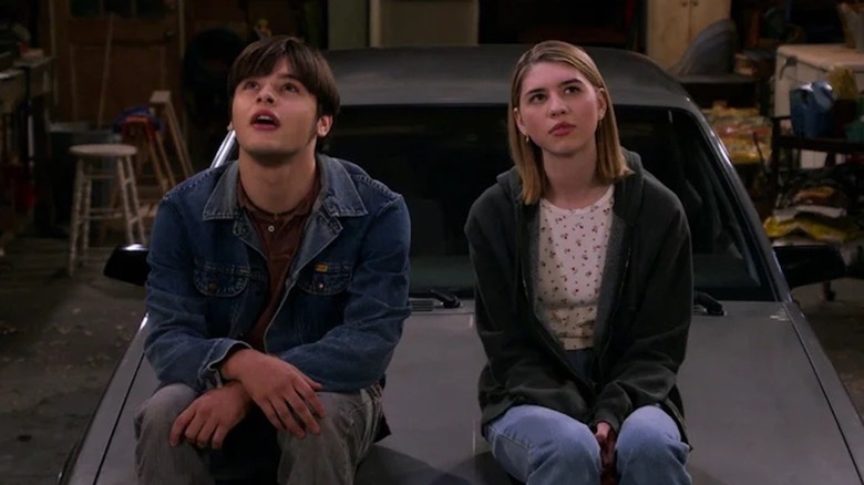 Jay Kelso and Leia Forman sitting on car hood on That '90s Show
