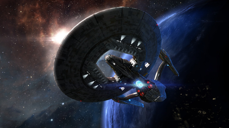 The Vengeance flies away from a planet in Star Trek Fleet Command