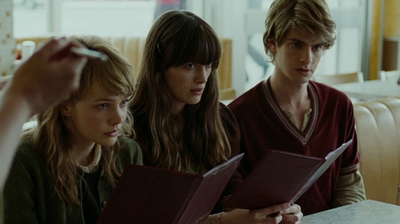 Kathy, Ruth, and Tommy sitting in a restaurant in Never Let Me Go (2010)
