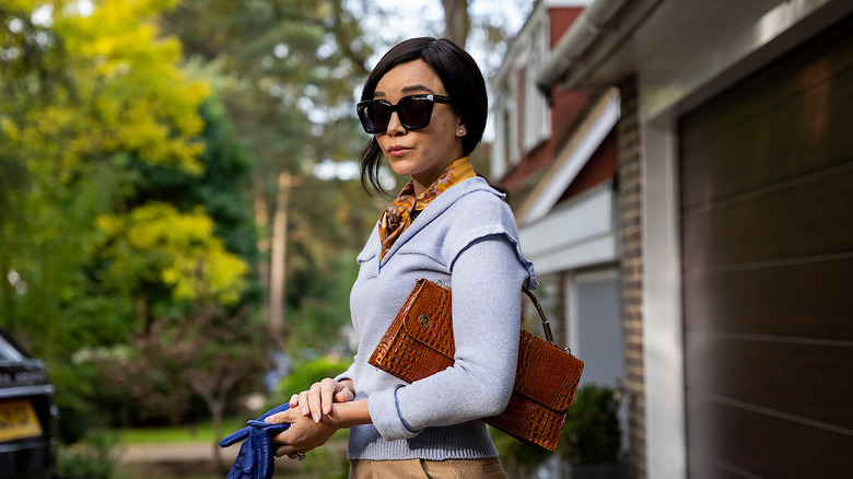  Ashley Madekwe walking outside
