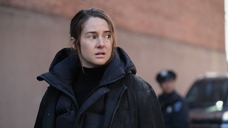  Shailene Woodley looks worried