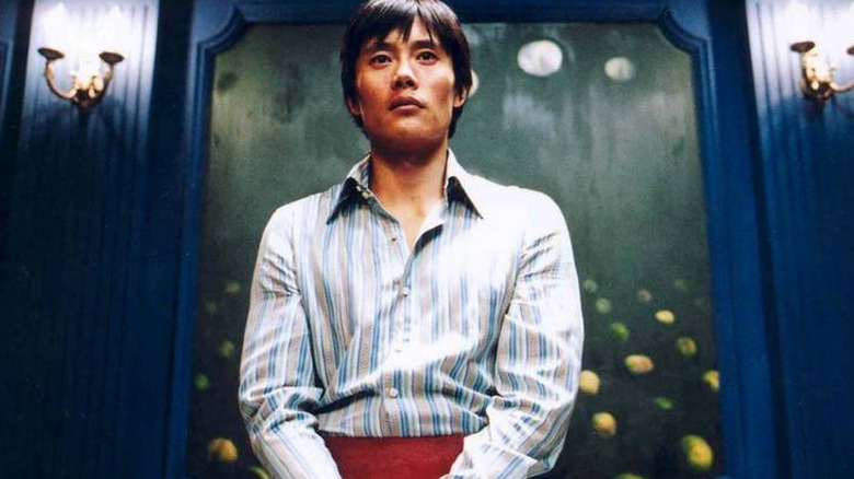 Lee Byung-hun tied to a wall