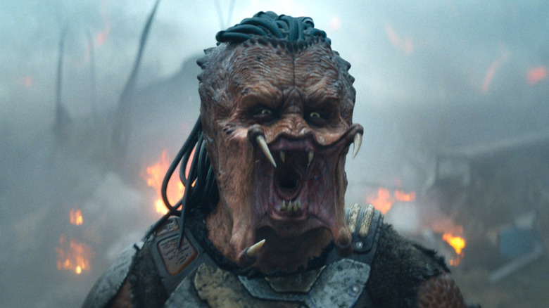 Dek growling in Predator: Badlands