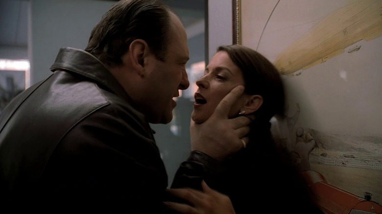 Tony Soprano threatens Gloria Trillo in "Amour Fou"