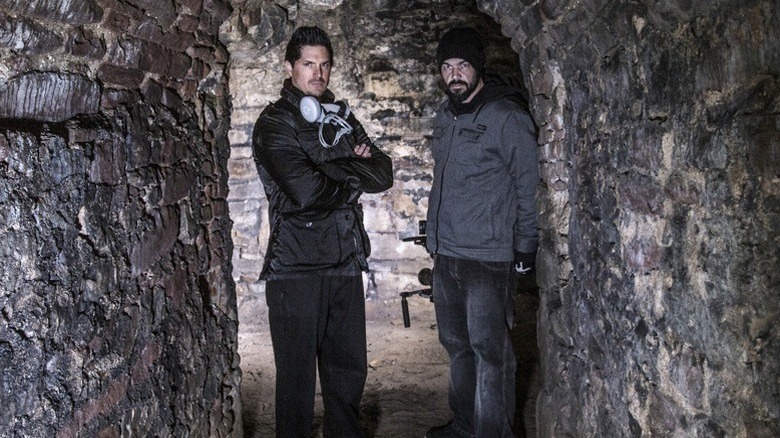 The team explores Harvey House in "Ghost Adventures"