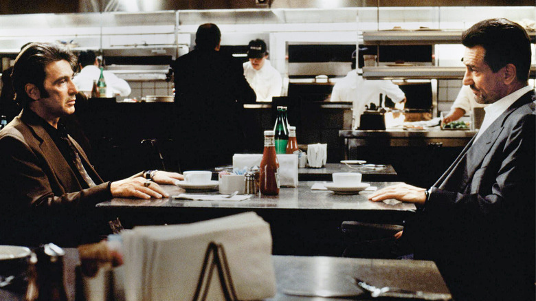 Vincent Hannah and Neil McCauley sit in a diner in 'Heat' (1995)