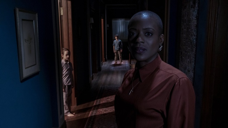 Hanna stares at something off screen in "The Haunting of Bly Manor" (2020)