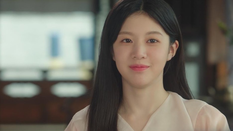 Naksu smiling in Alchemy of Souls (2022)