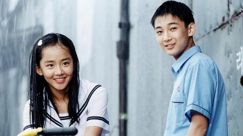 Shin-ae and Joon-suh in the rain in Autumn in my Heart (2000)