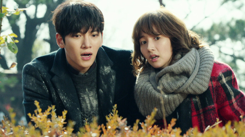 Chae Young-shin and Seo Jung-hoo kneeling in the grass in Healer (2014)