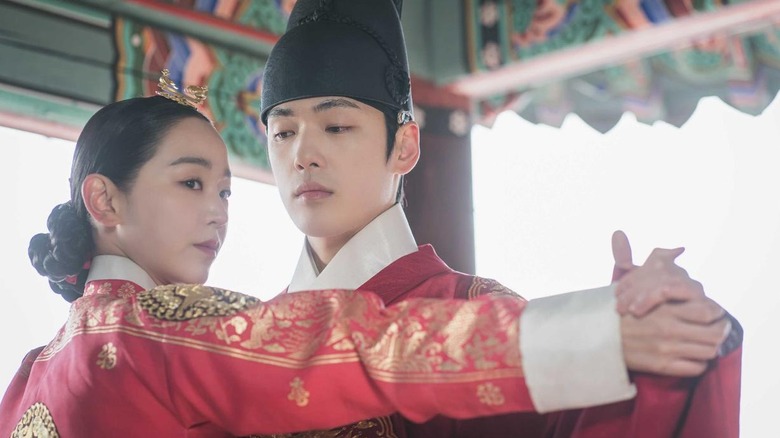 The king and queen dancing together in Mr. Queen (2020)
