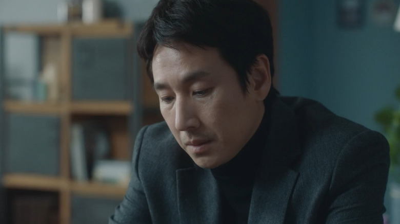Park Dong-hoon looking sullen in My Mister (2018)