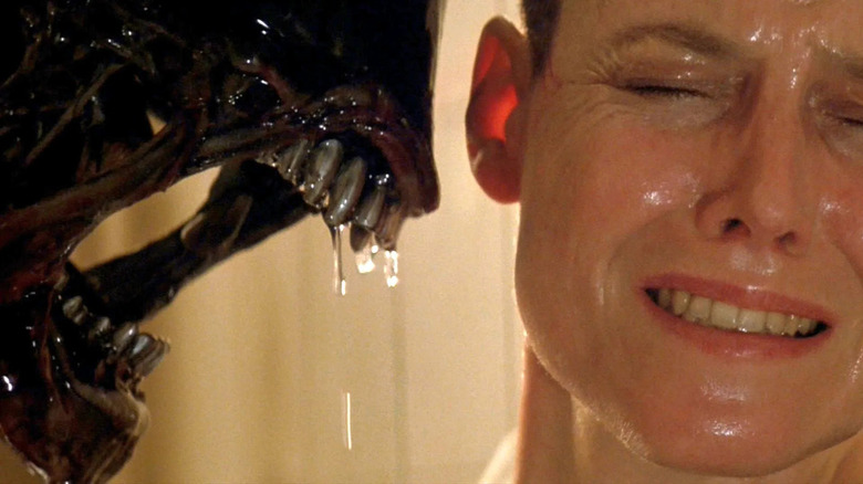 Alien getting really close to Ripleys' face