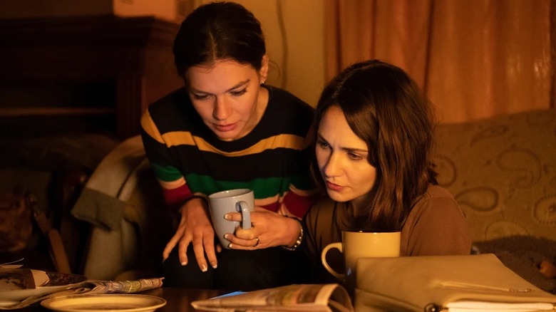 Abby and her sister conduct research in The Disappearance at Clifton Hill